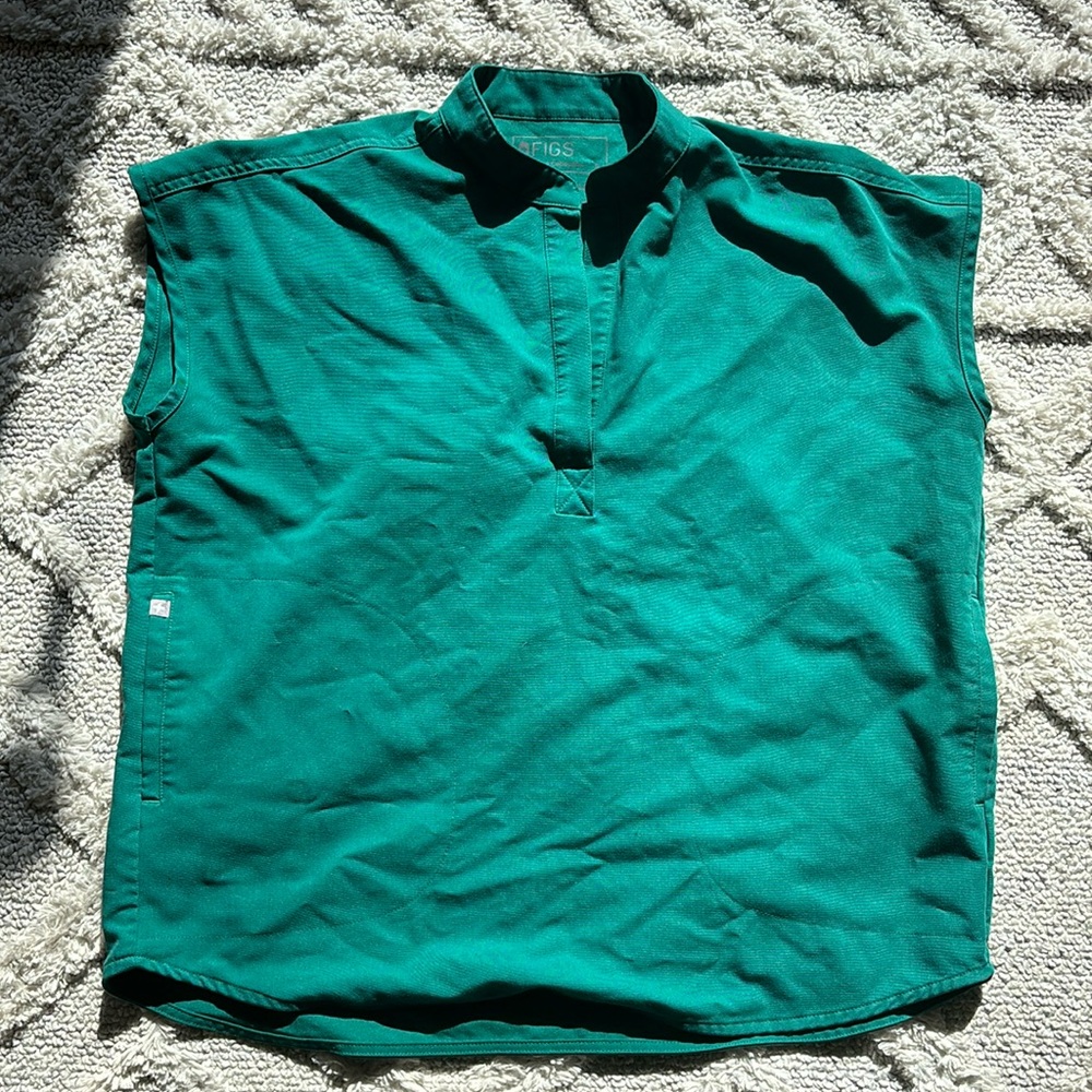 Women’s Fig’s Rafaela oversized scrub top size small color hunter green